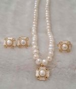 Shell With Original White Color Pearl Necklace Set
