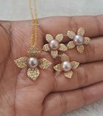Shiuli Flower Original Pearl Pendant Set - Image 3