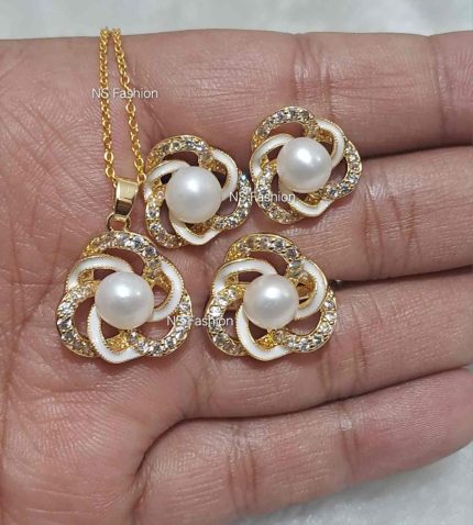Spinning Floral Original Pearl Pendant Set