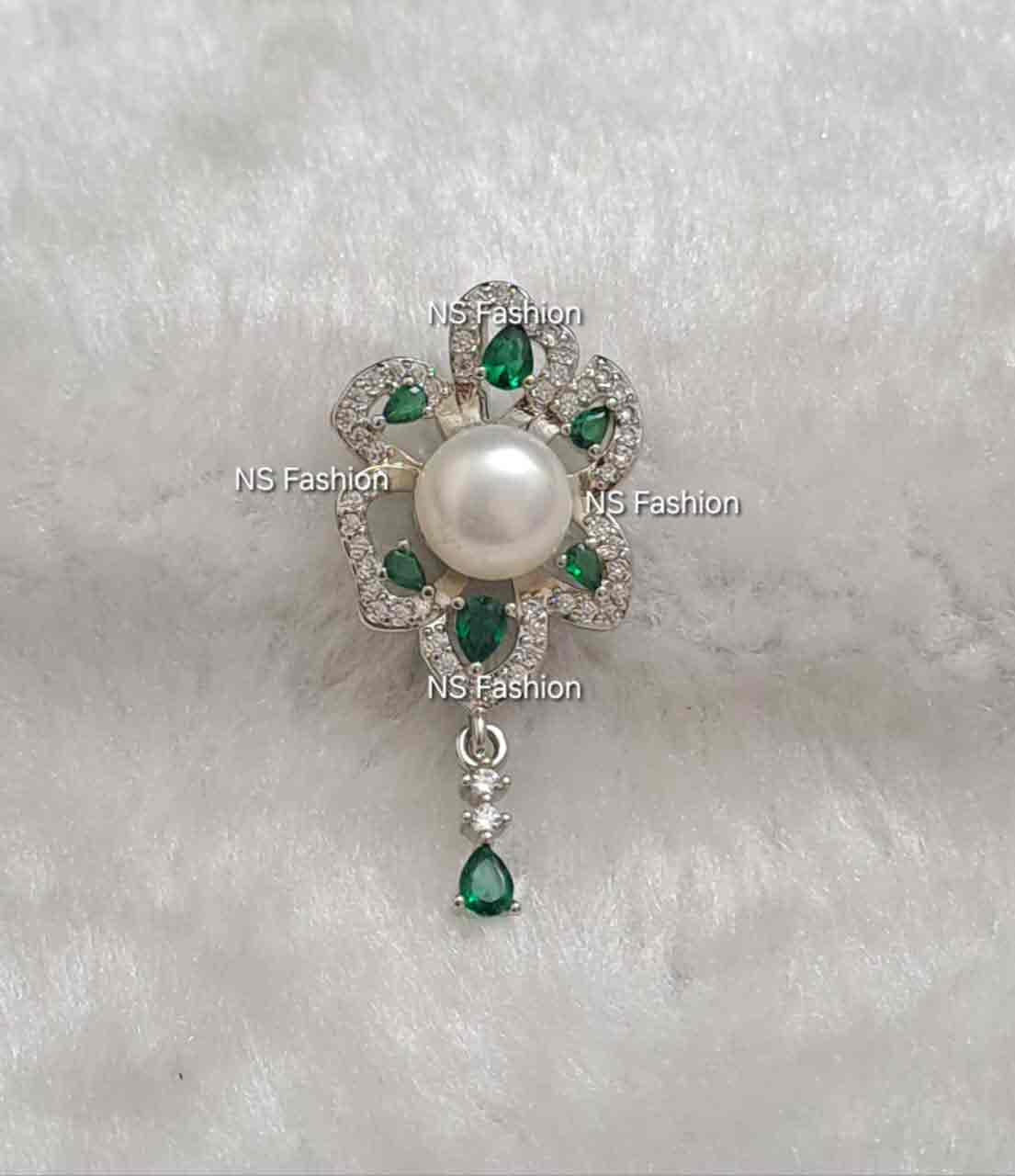 Silver-metal-green--stone--with--pink--color--floral--base--original--pearl--locket Silver Metal Green Stone With White Color Floral Base Original Pearl Locket - Image 1