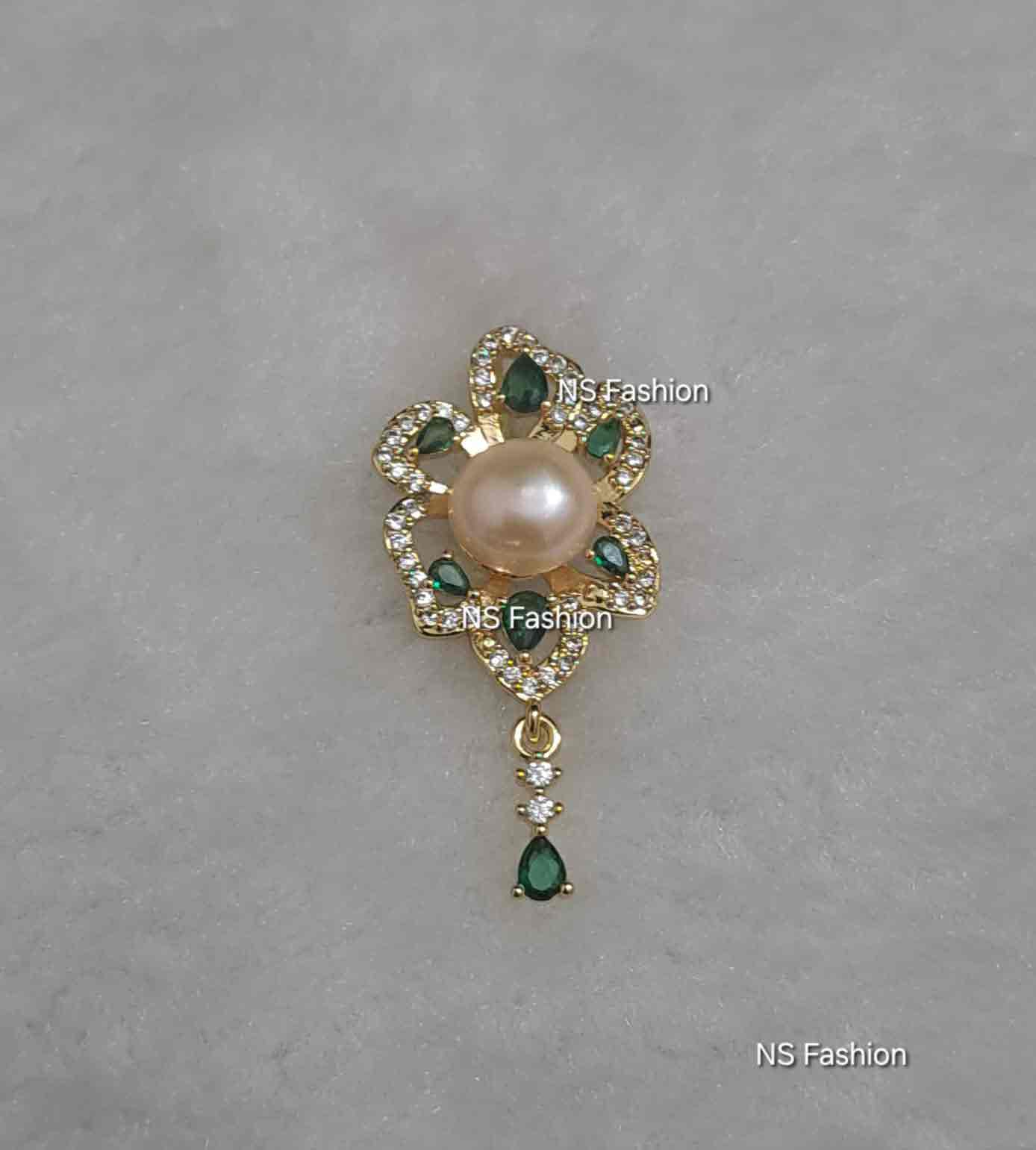 green-stone-with-pink-color-floral-base-orijinal-pearl-locket Green Stone With Pink Color Floral Base Original Pearl Locket - Image 1