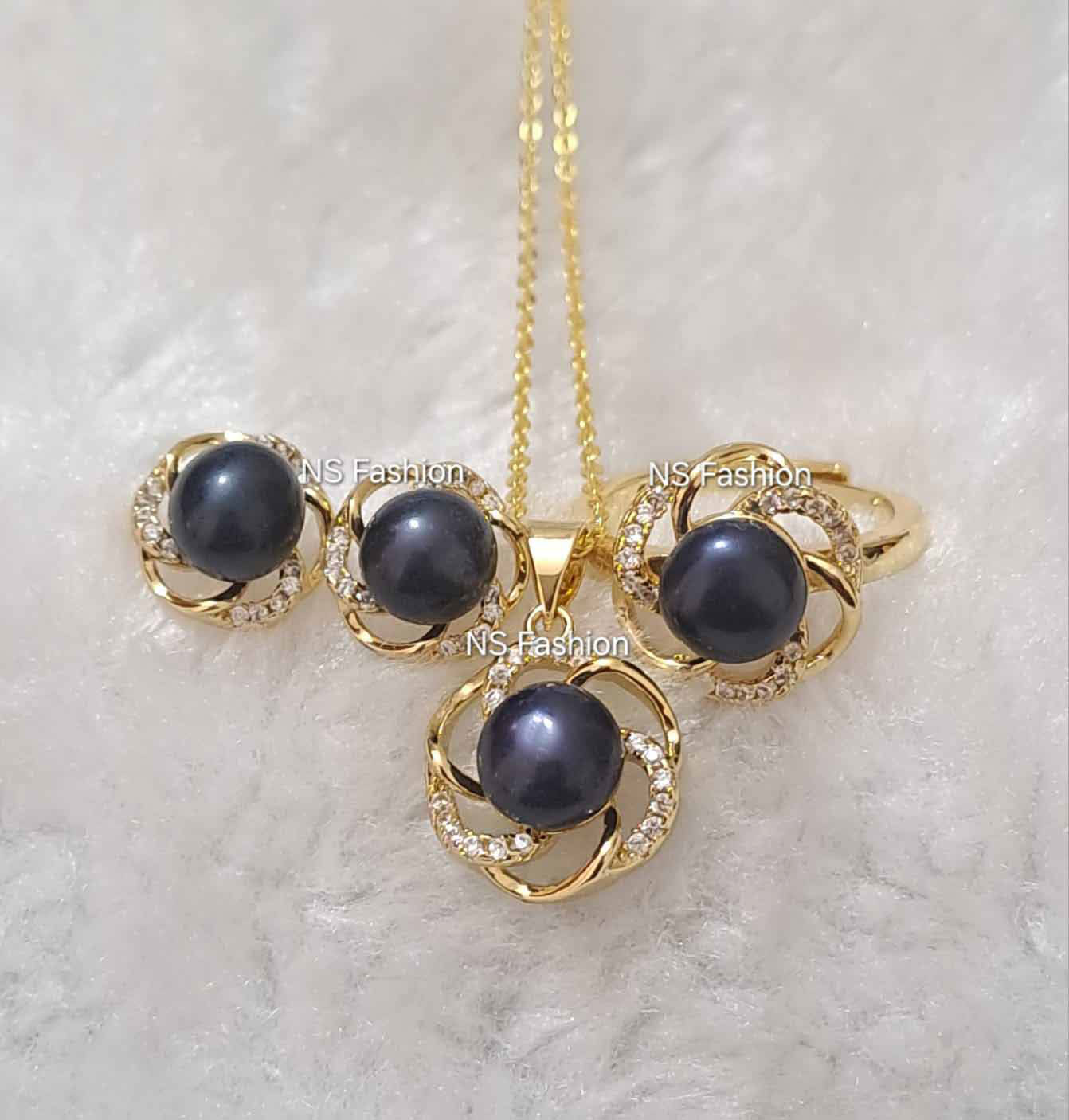 floral-design-black-color-original-pearl-pendant-set Floral Design Black Color Original Pearl Pendant Set - Image 1