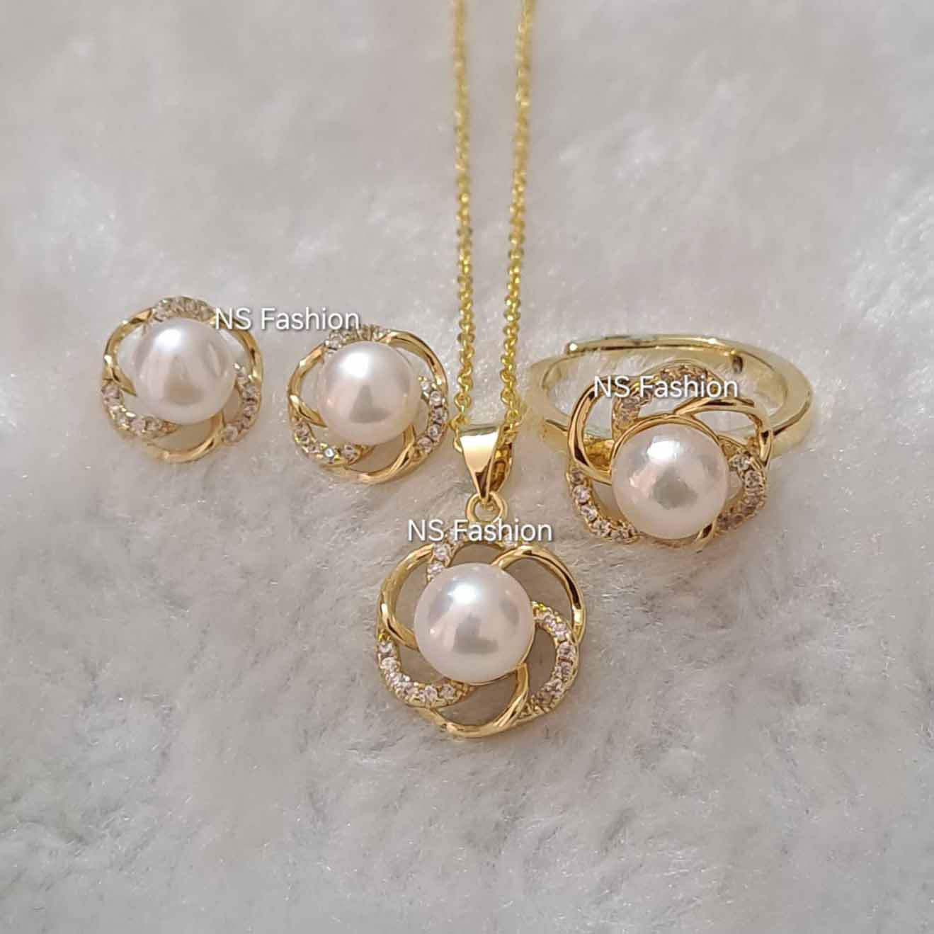 floral-design-white-color-original-pearl-pendant-set Floral Design White Color Original Pearl Pendant Set - Image 1