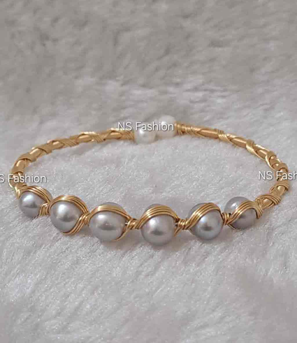 gray-color-six-pearl-bracelet Gray Color Six Pearl Bracelet - Image 1