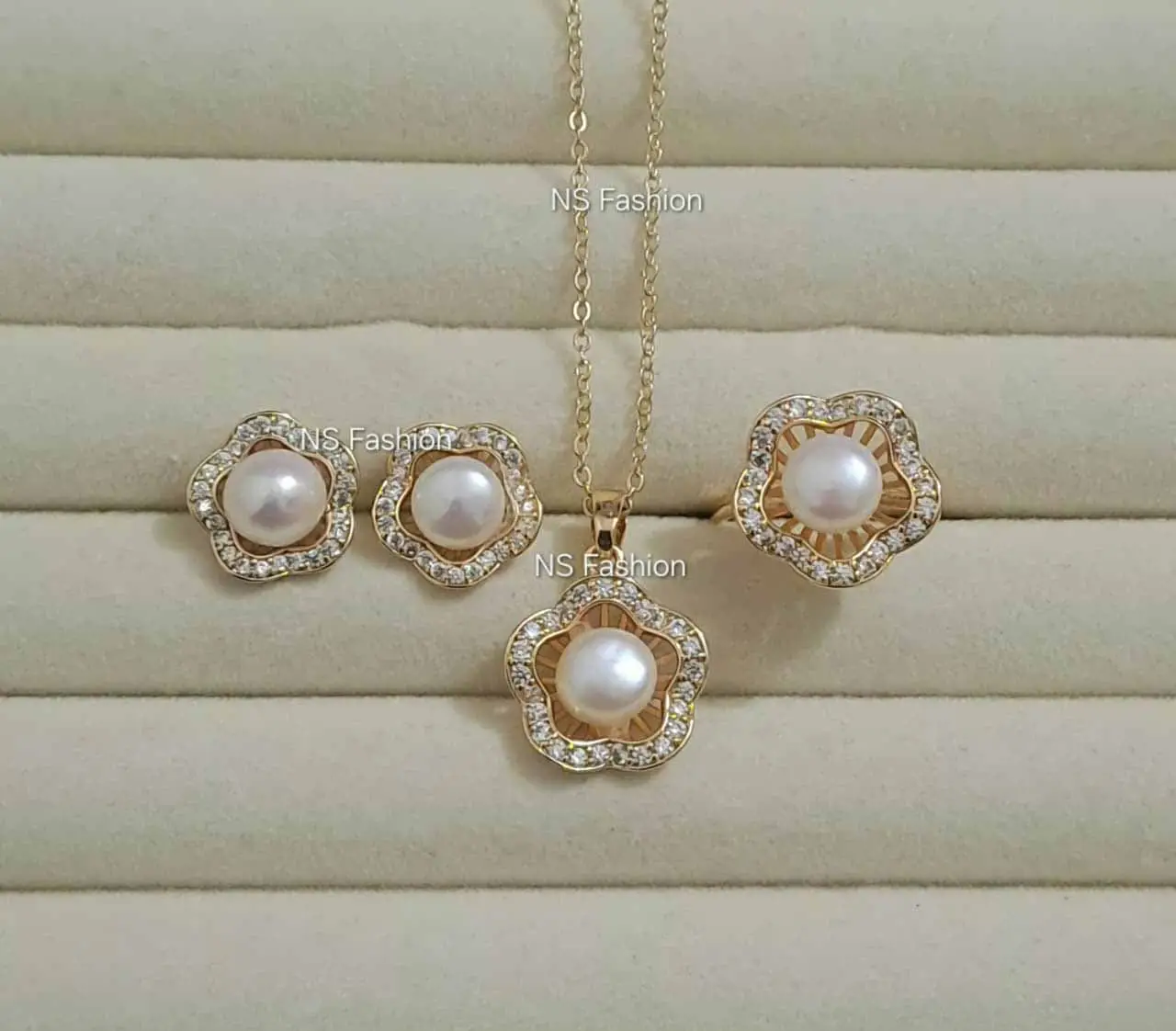golden-petal-white-color-pearl-set Golden Petal White Color Pearl Pendant Set - Image 1