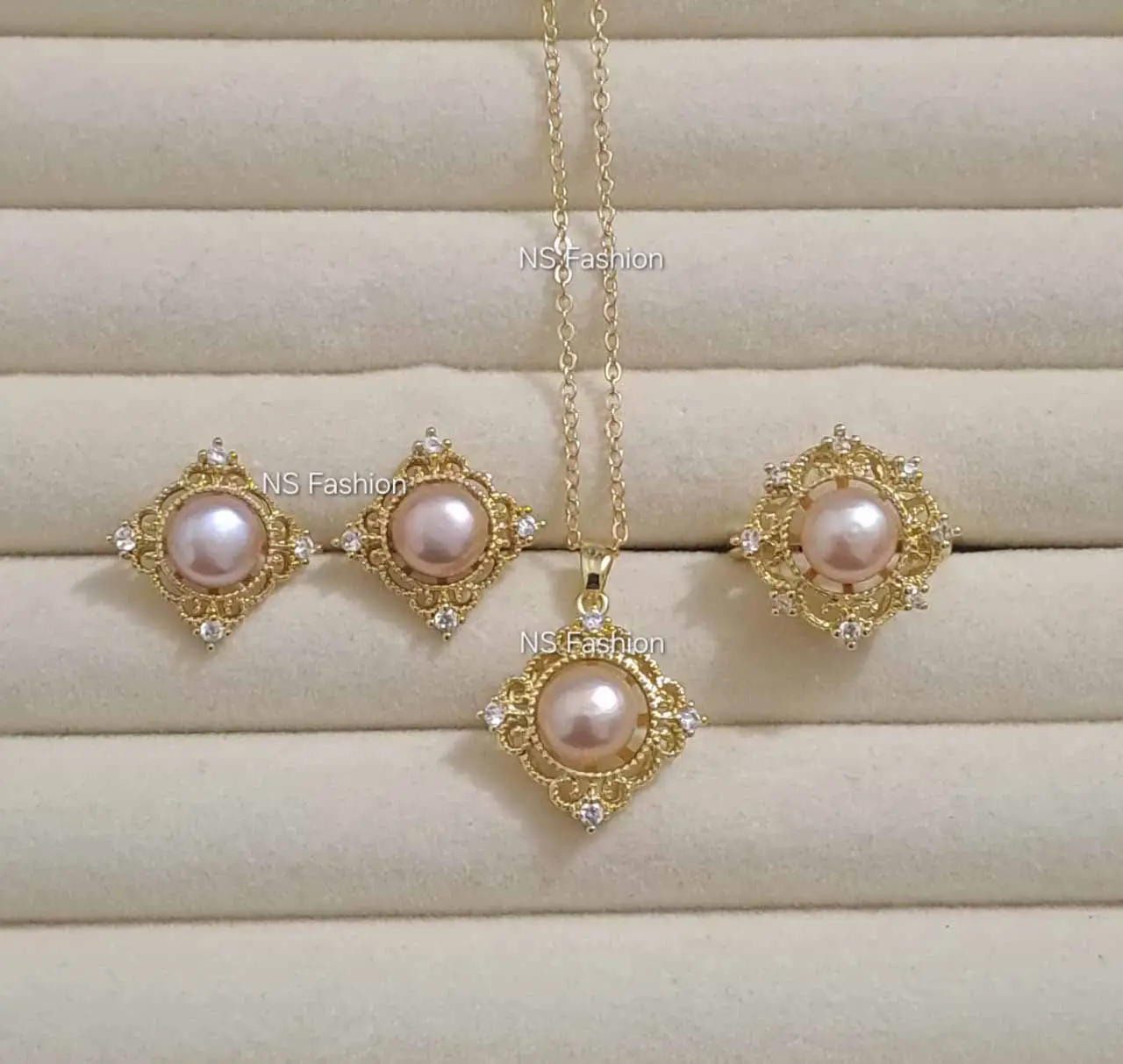 imperial-pink-pearl-royale-set Imperial Purple Pearl Royale Pendant Set - Image 1