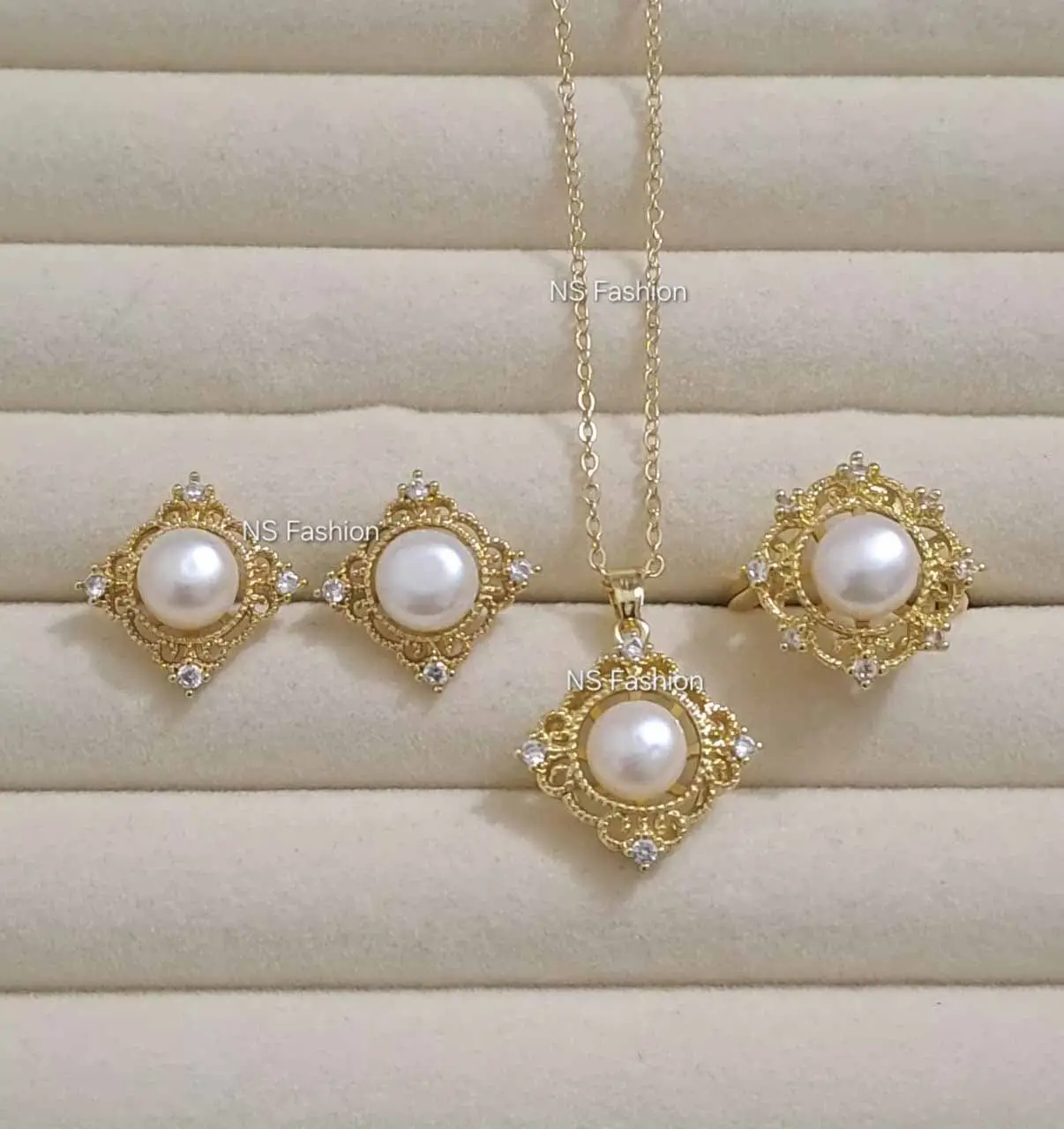 imperial-white-pearl-royale-set Imperial White Pearl Royale Pendant Set - Image 1