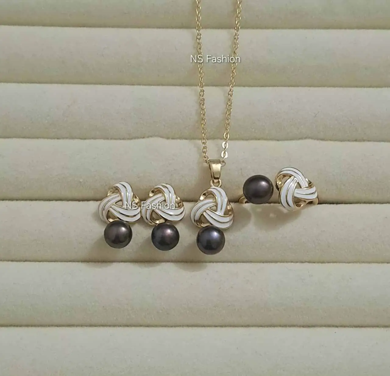 mystic-black-pearl-pendant-set Mystic Black Pearl Pendant Set - Image 1