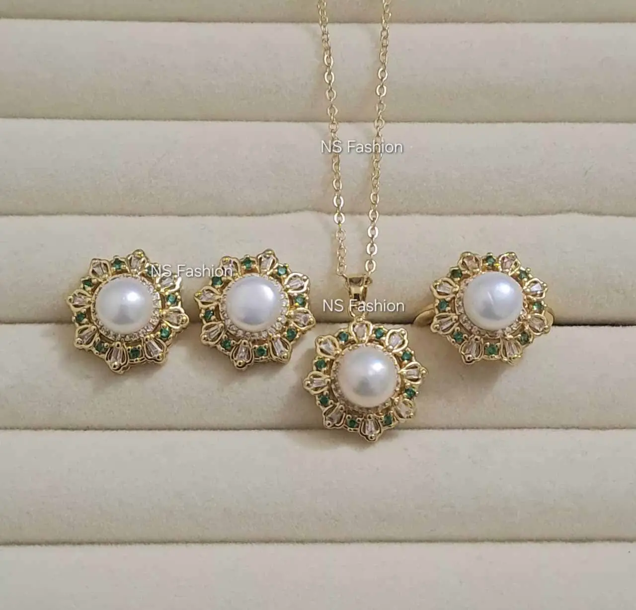 zamindari-white-pearl-queen-set 100% Original Zamindari White Color Pearl Queen Set - Image 1